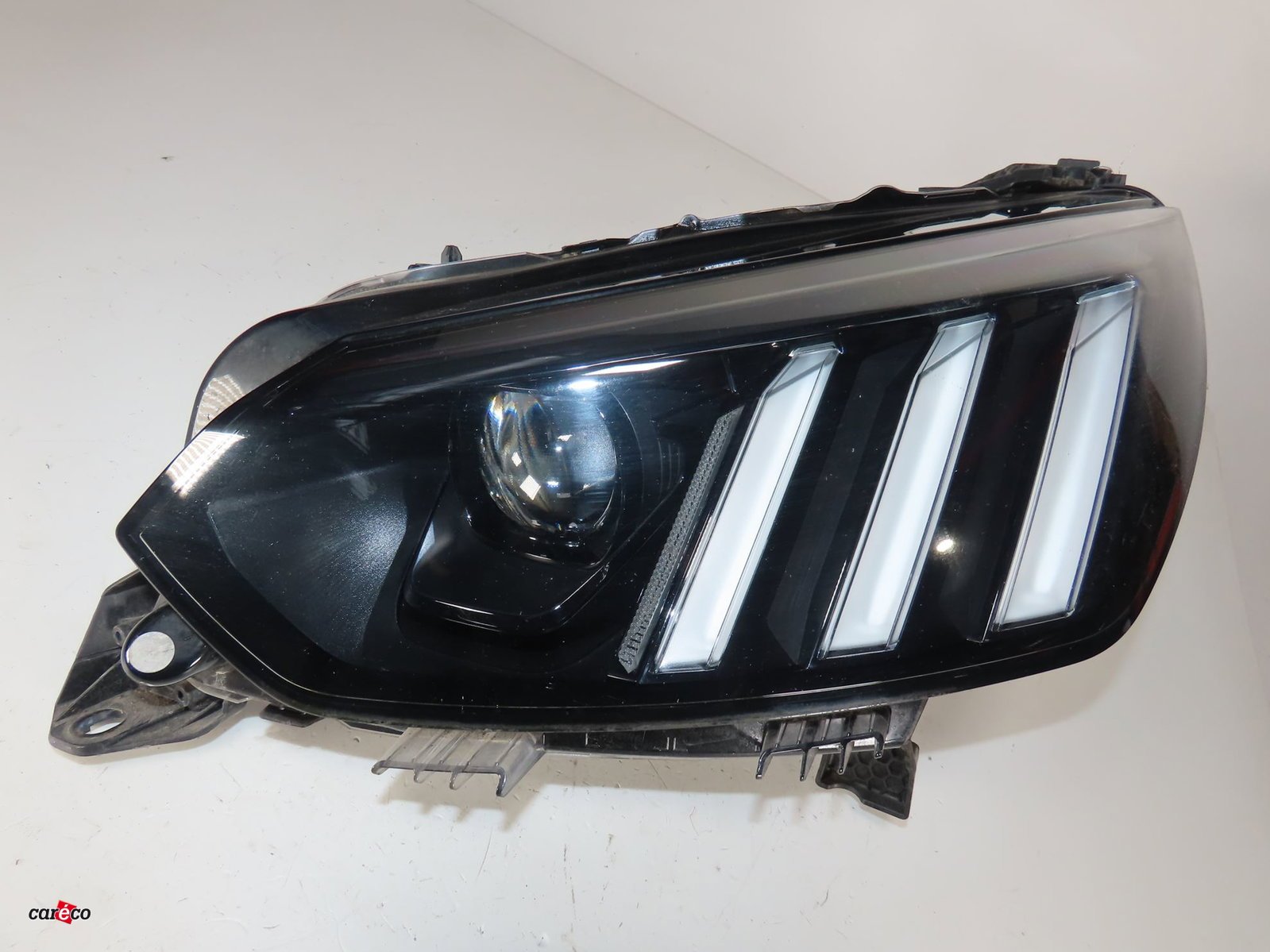 Phare gauche Peugeot 2008 II (UD_, US_, UY_, UK_) 1.5 bluehdi 130 (2019) occasion